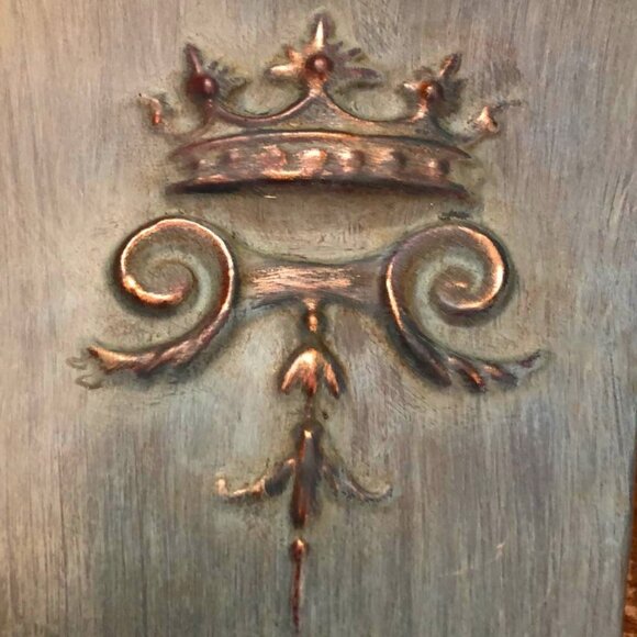 NWT ALEXANDRA'S ACCENTS Pair Regal Crown Motif Wall Sconces French Blue Copper - Picture 2 of 5